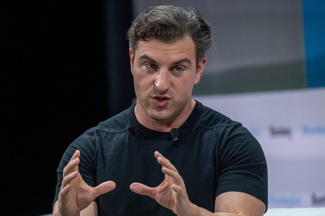 how-airbnb-ceo-brian-chesky-channeled-steve-jobs-to-survive-the-pandemic—and-why-he-likens-his-role-to-an-‘orchestra-conductor’